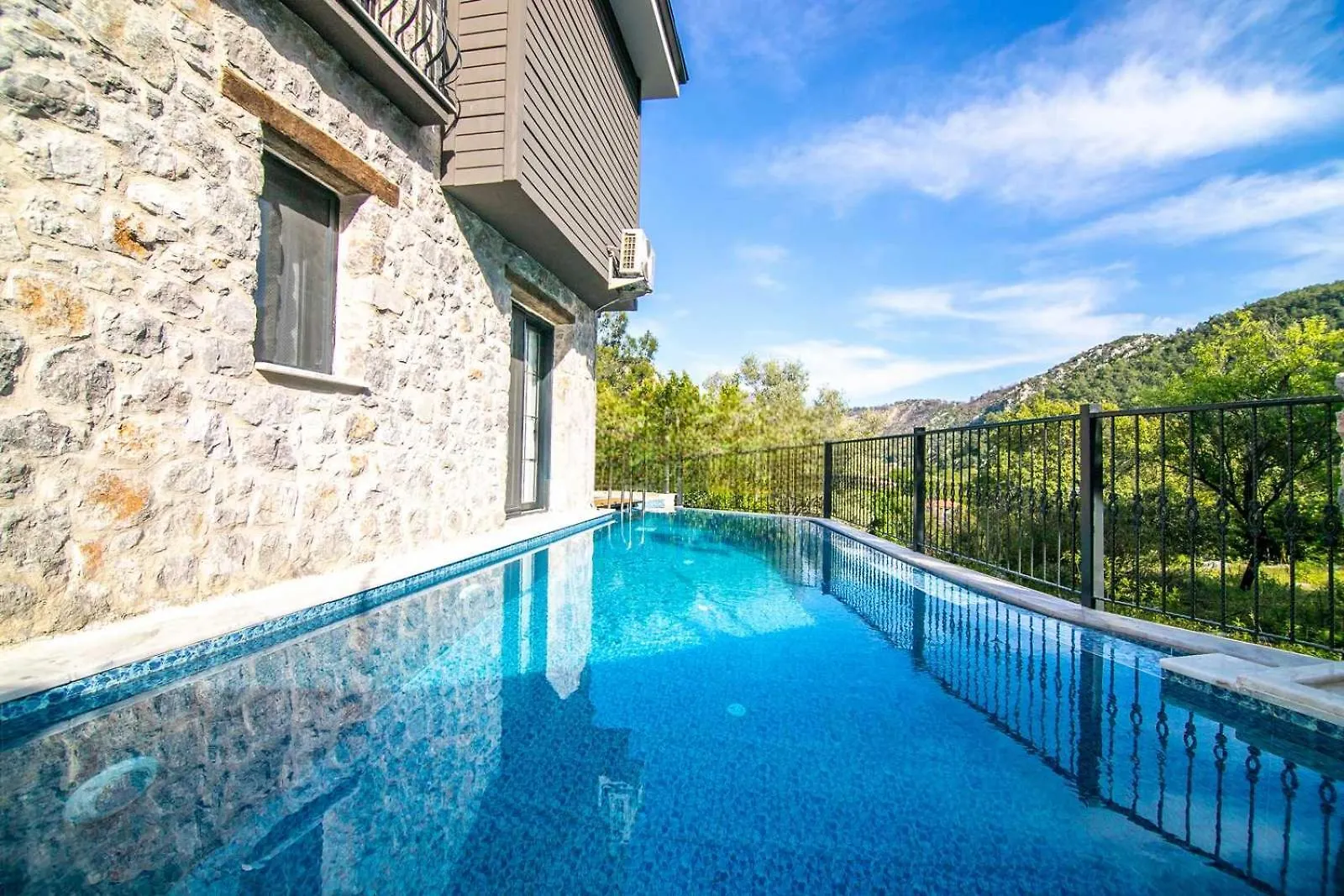 Dadya Villa-3 Marmaris Turgut Oezel Havuzlu Villa location